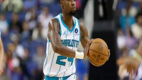 郑钦文澳网首秀将至，赛前展望萨巴伦卡对决：夺冠之路需逐对手过——九派新闻