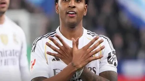 姆巴佩蜡像亮相：惟妙惟肖，仿若真人归来