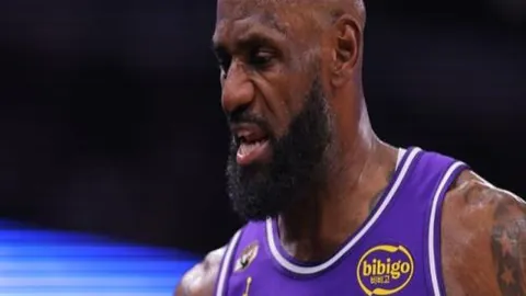 [德甲]弗赖堡角球反击，古尔德头球逆转追平比分